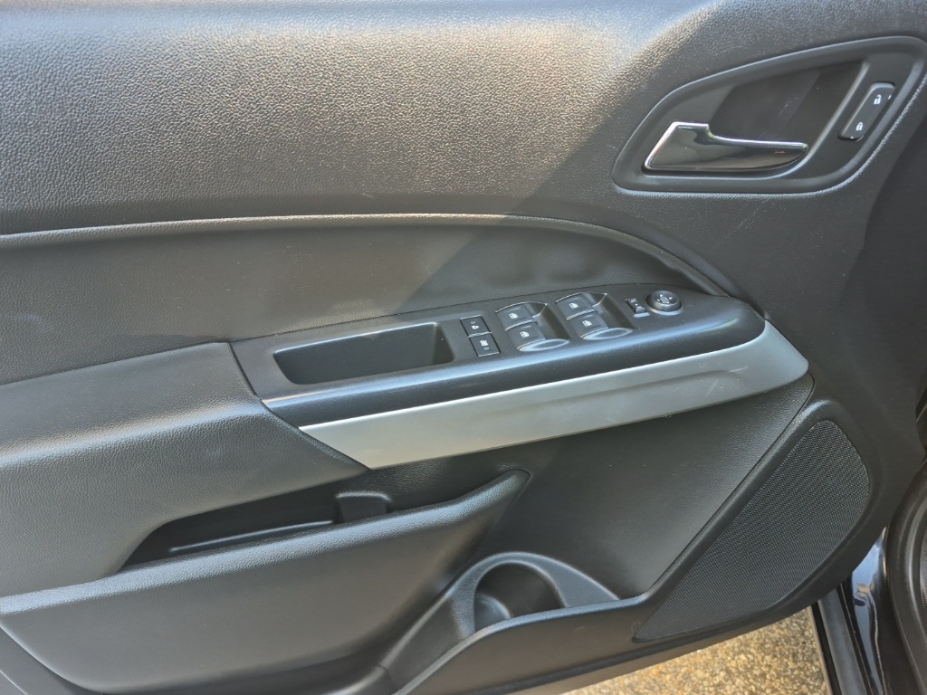 2019 Chevrolet Colorado LT photo 12