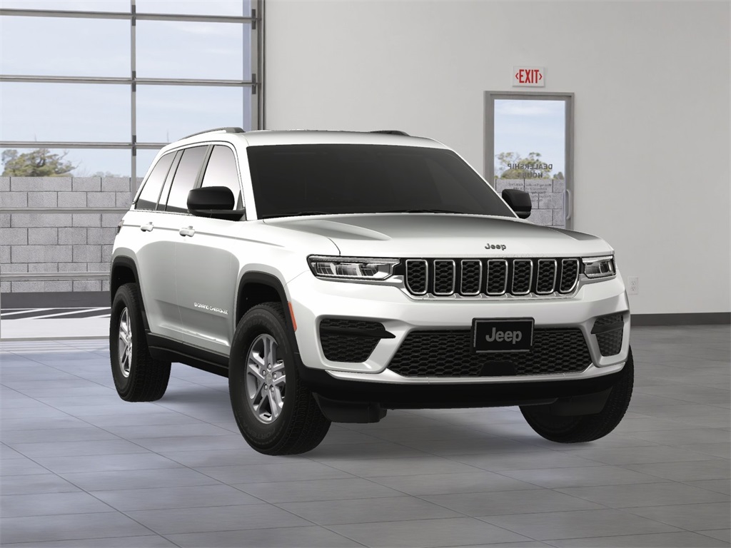 2025 Jeep Grand Cherokee Laredo photo 5