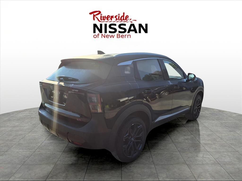 2025 Nissan Kicks SR photo 2