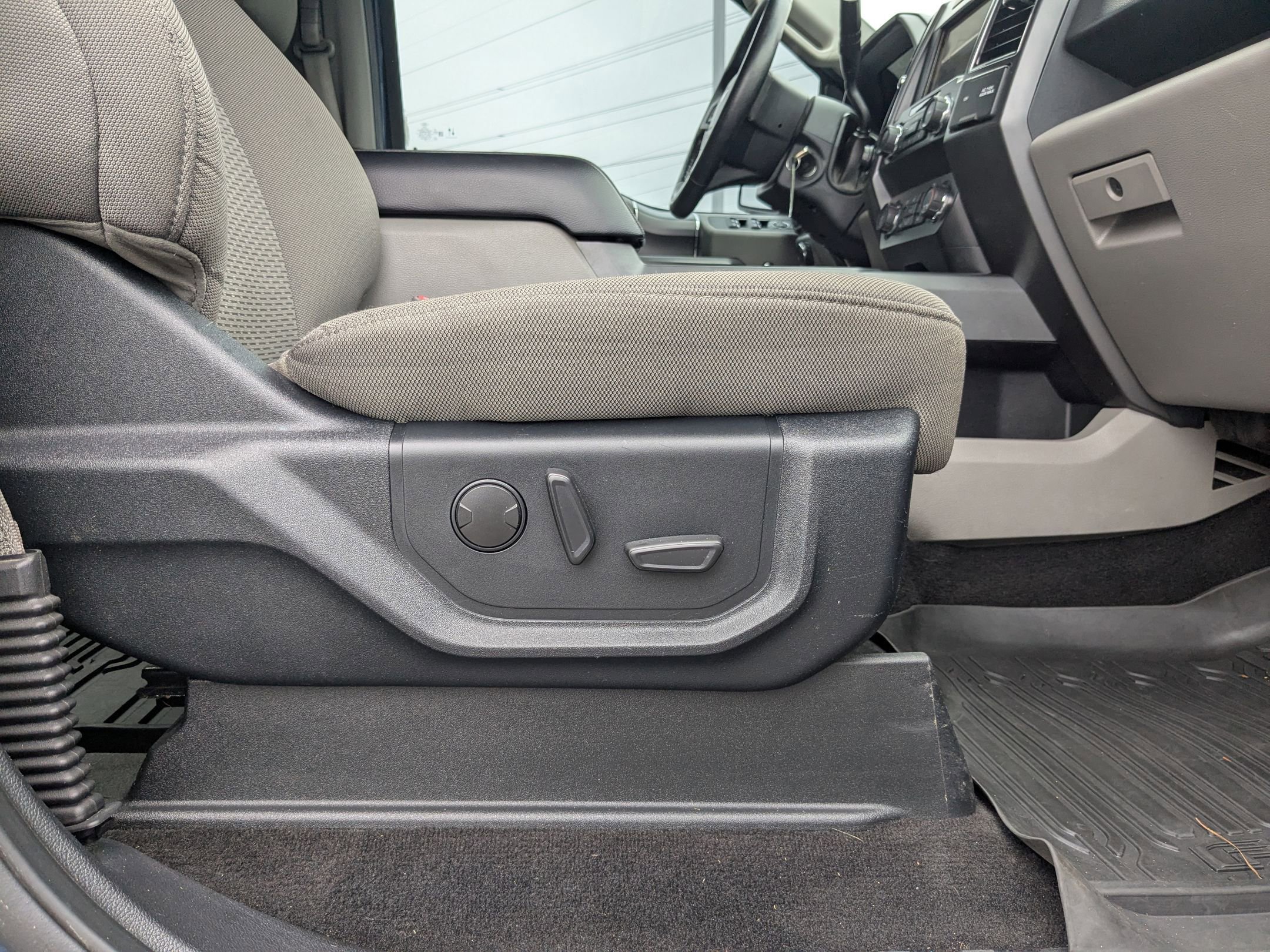 2020 Ford F-150 XLT photo 27