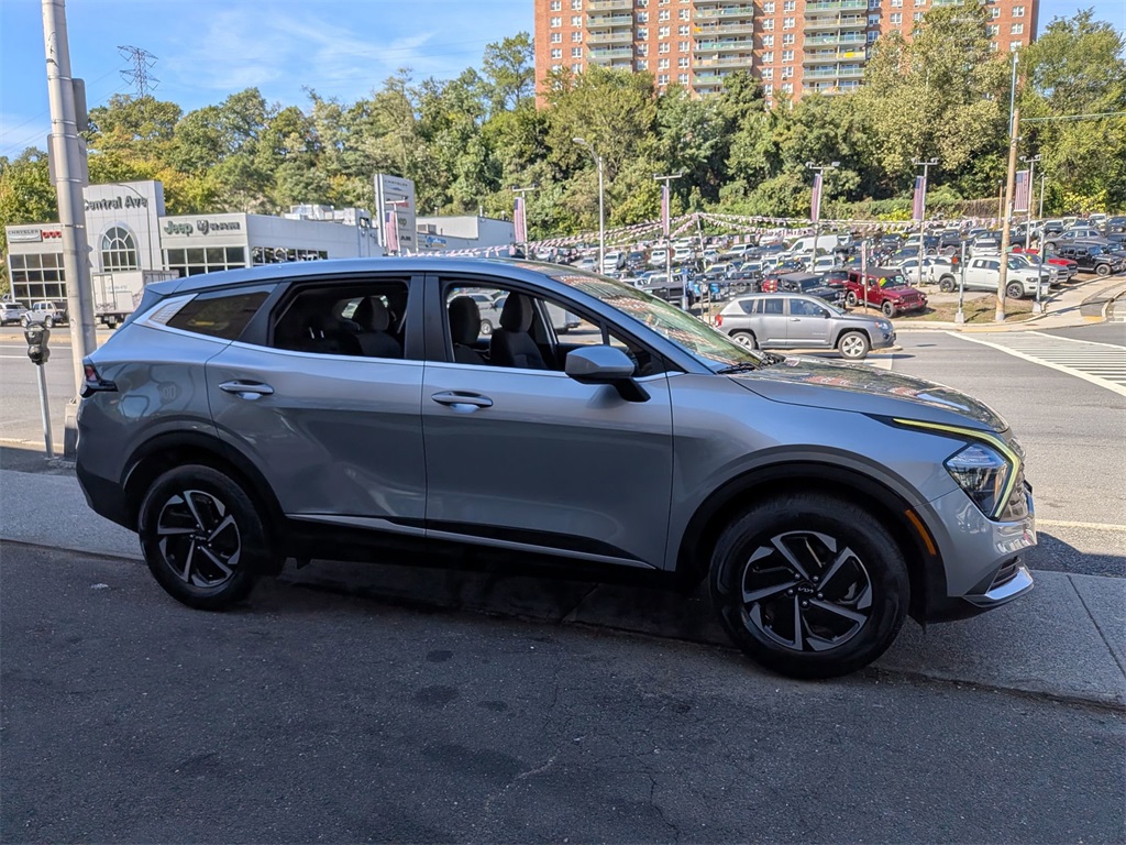 2023 Kia Sportage Hybrid LX photo 4
