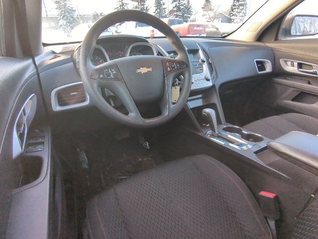 2015 Chevrolet Equinox LS photo 2