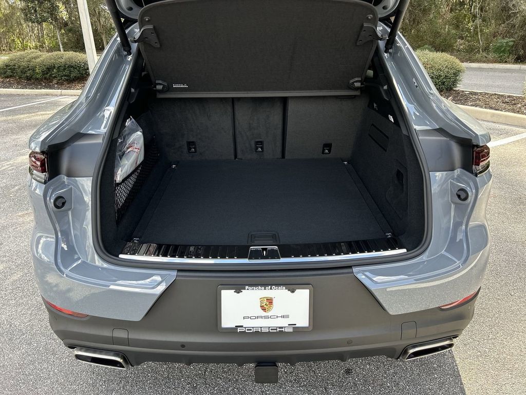 2025 Porsche Cayenne Coupe Base photo 28