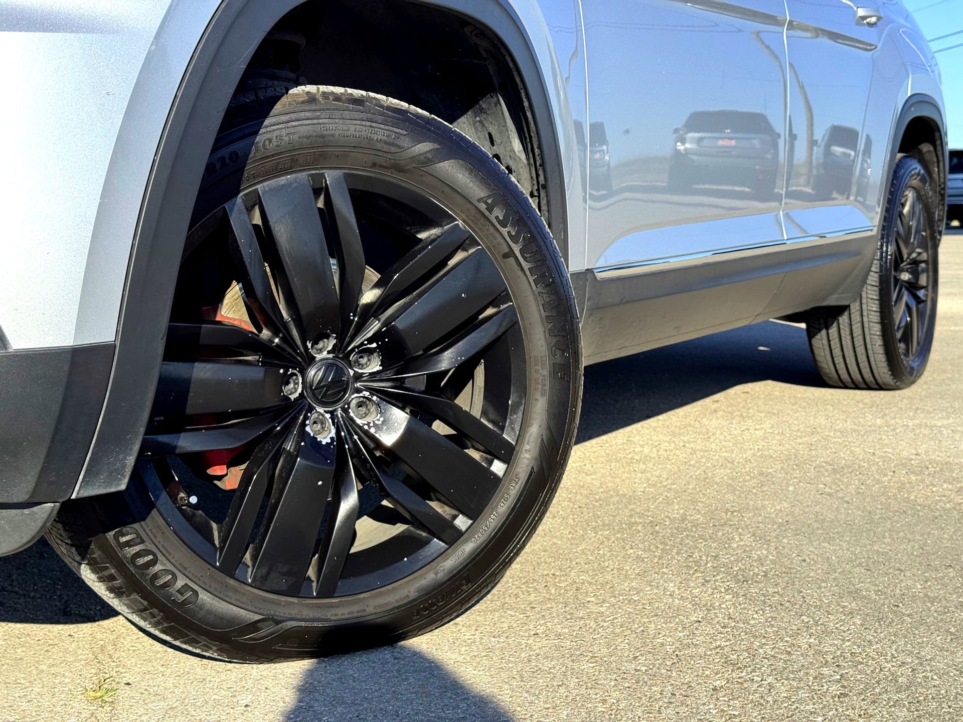 2018 Volkswagen Atlas V6 SEL photo 2