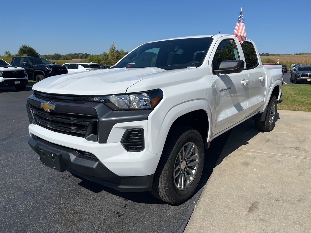 2026 Chevrolet Colorado LT photo 3