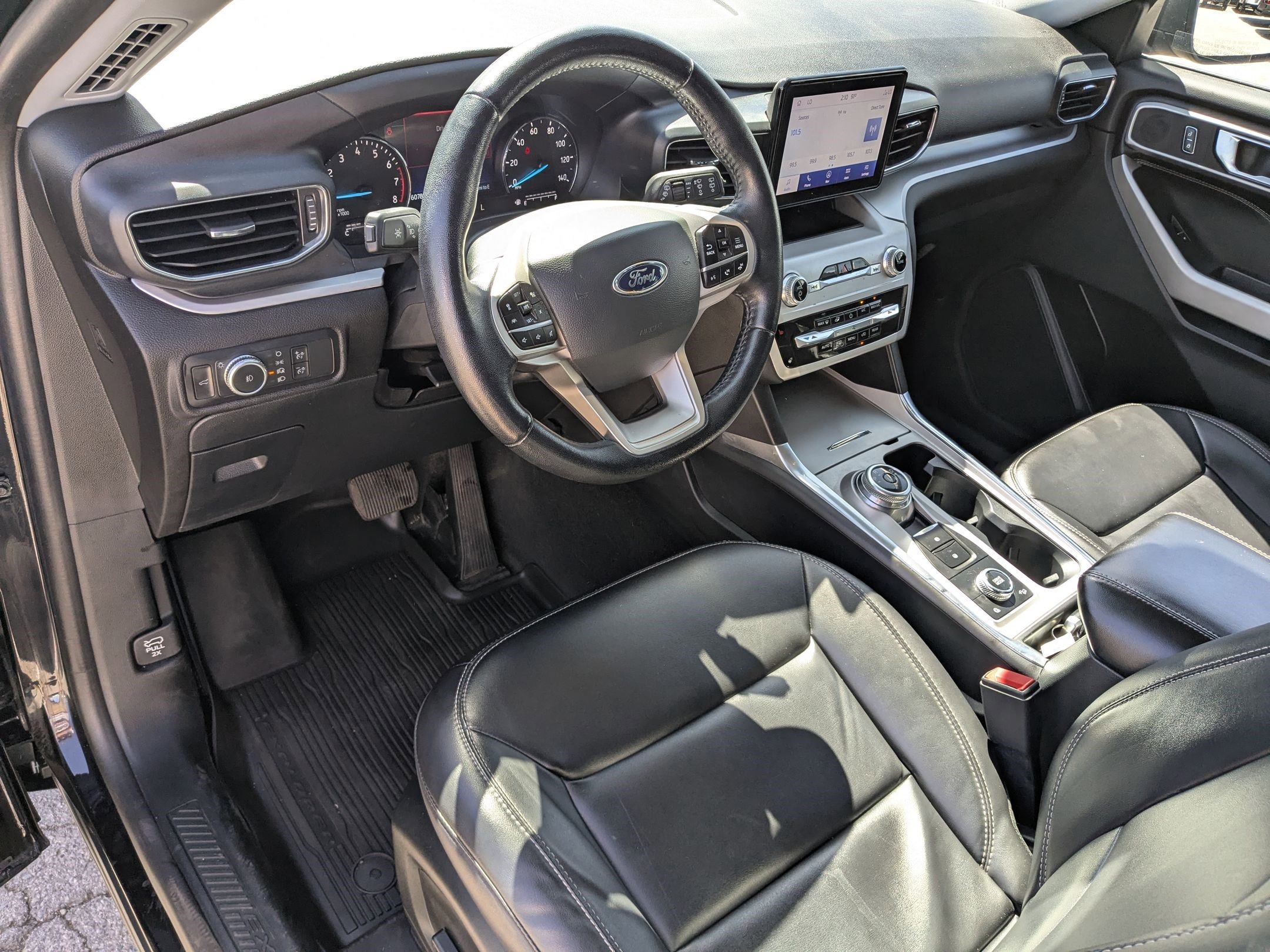2022 Ford Explorer XLT photo 10