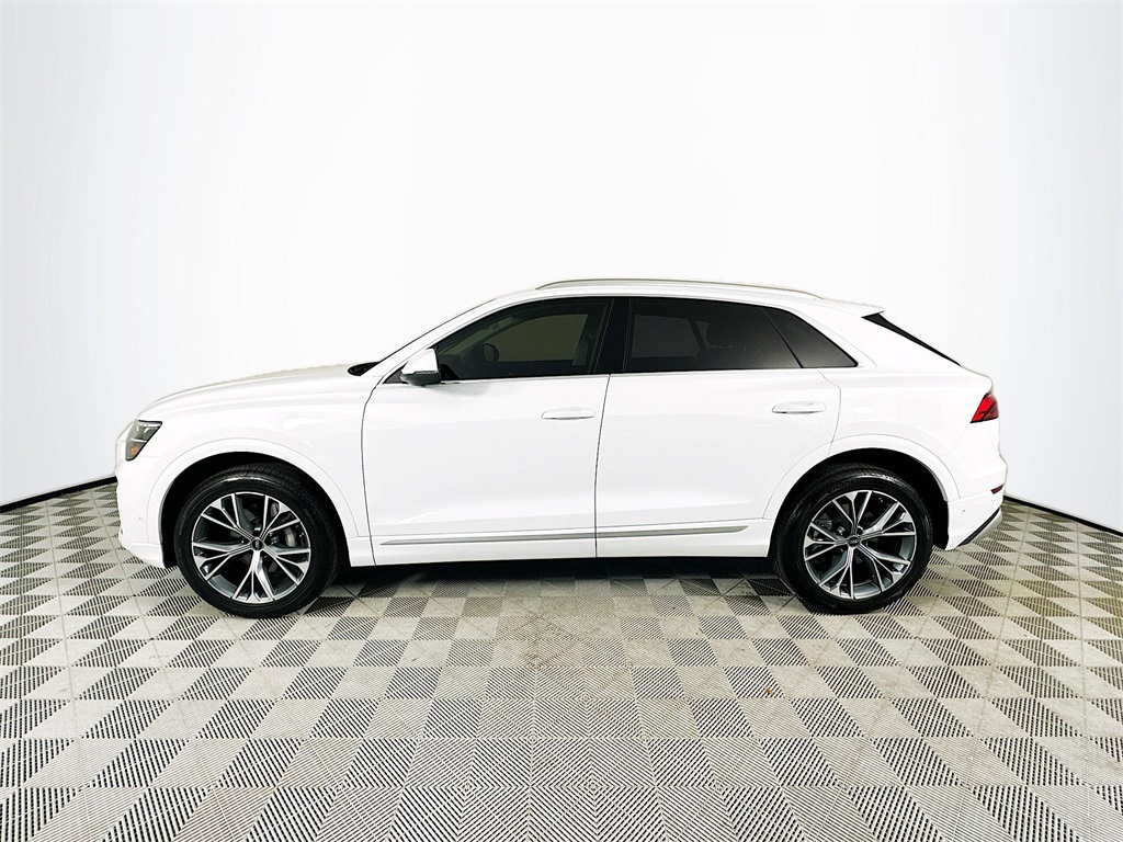 2025 Audi Q8 55 Premium Plus photo 4