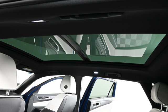 2025 Volkswagen Atlas Cross Sport SEL Premium R-Line photo 3