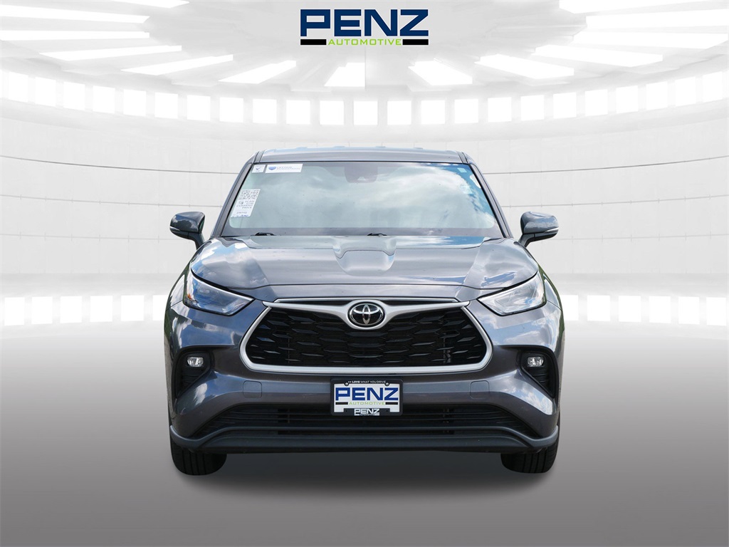 2024 Toyota Highlander LE photo 2