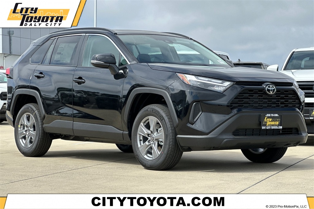 2025 Toyota RAV4 XLE's photo
