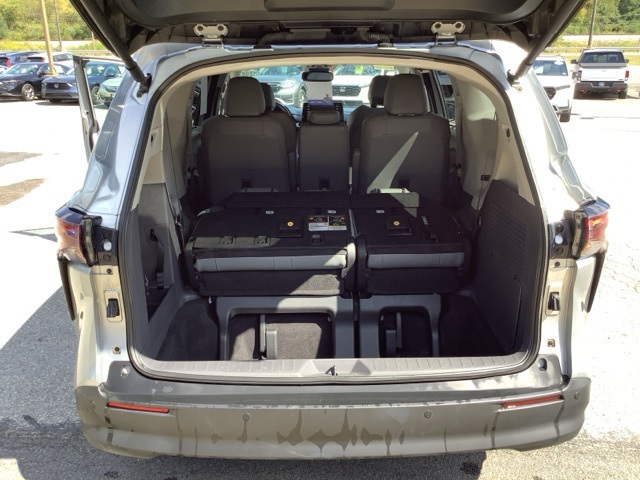 2024 Toyota Sienna XLE photo 17