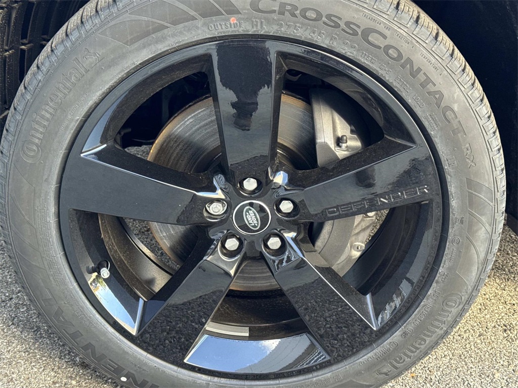 2025 Land Rover Defender 110 X-Dynamic SE photo 4