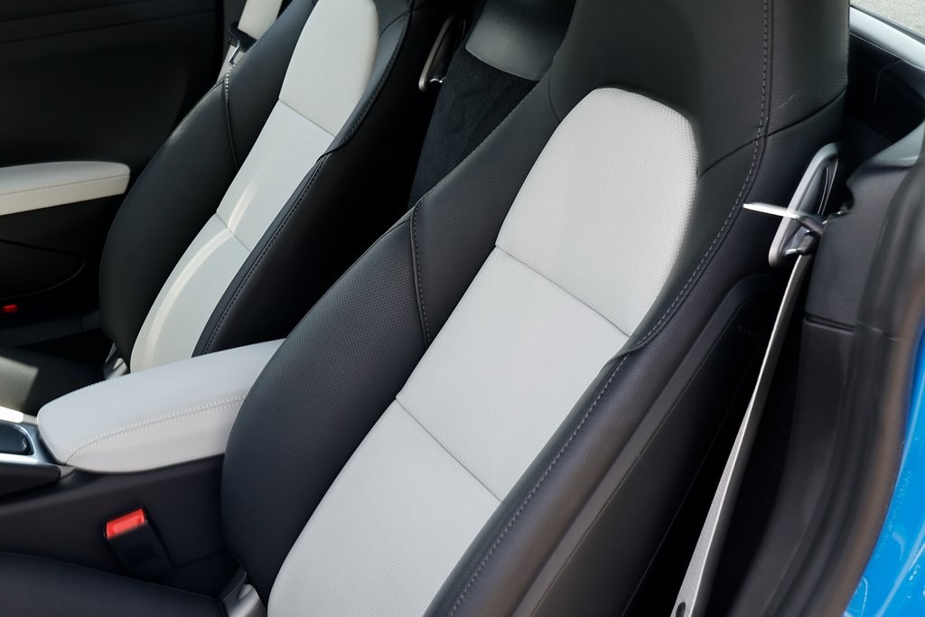2025 Porsche Cayman Base photo 23