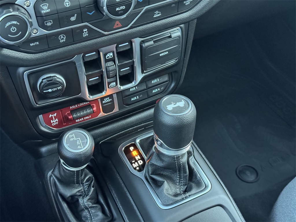 2025 Jeep Wrangler Willys photo 19
