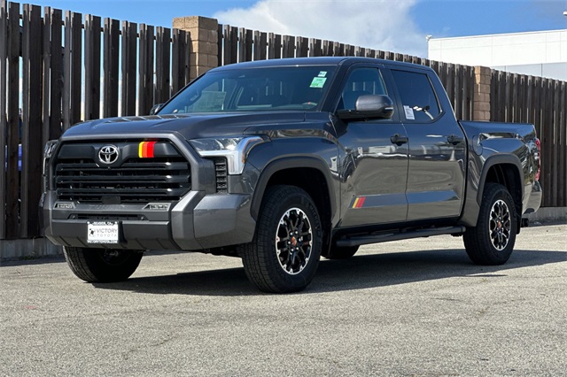 2025 Toyota Tundra SR5 CrewMax photo 8
