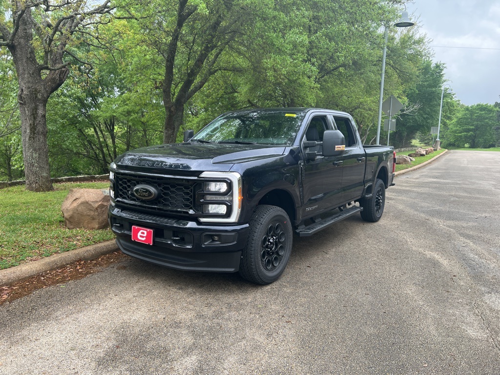 2025 Ford F-250 XLT photo 3