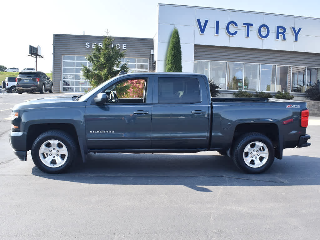 2017 Chevrolet Silverado 1500 LT photo 2