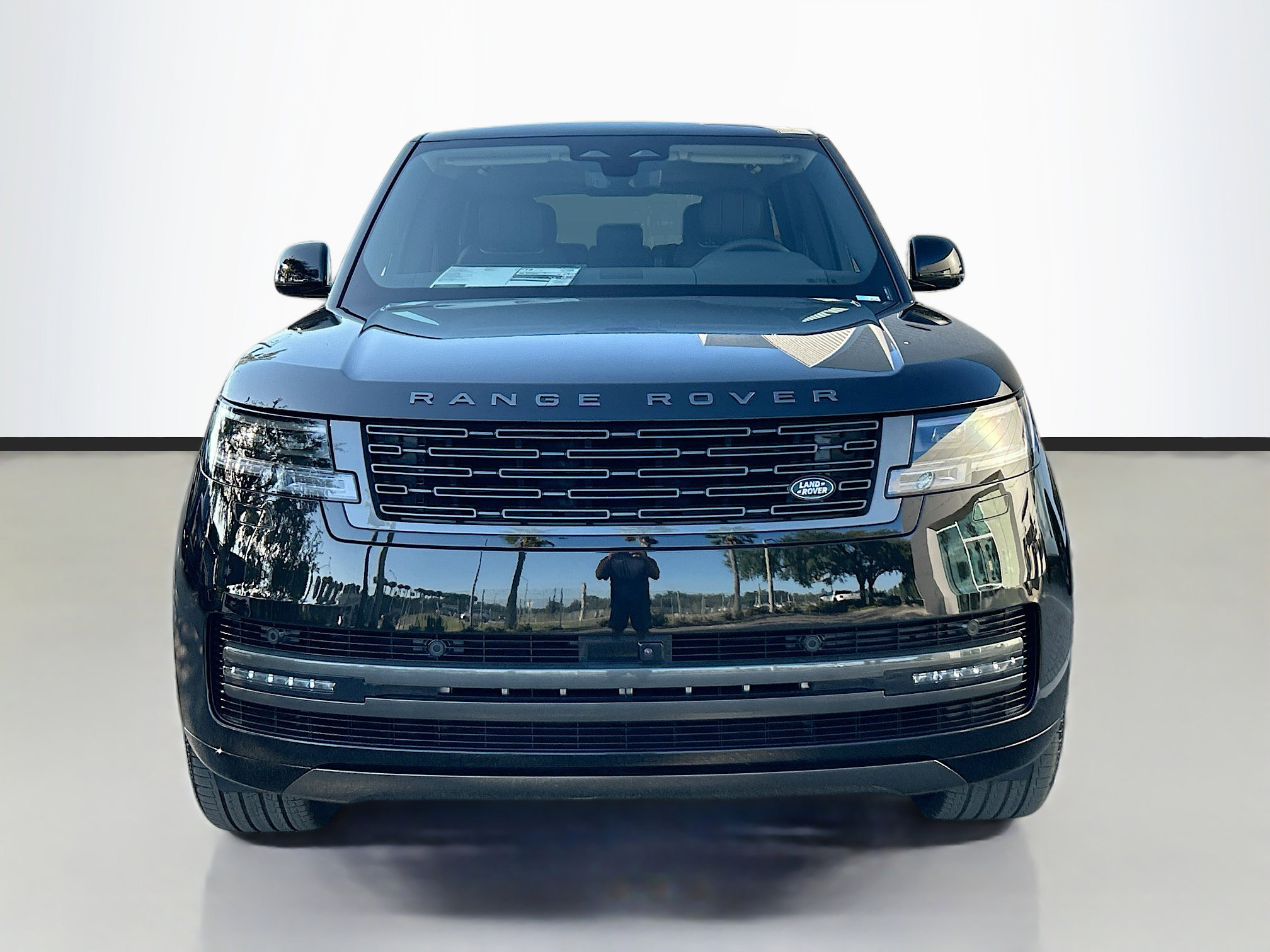 2025 Land Rover Range Rover SE photo 2