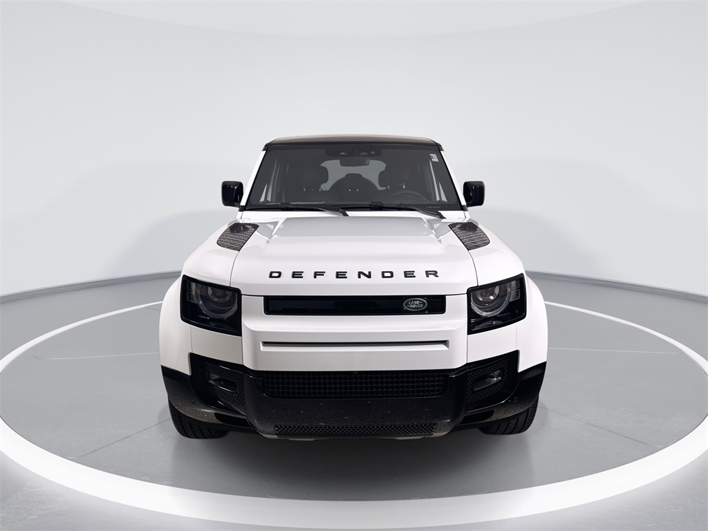 2025 Land Rover Defender 110 V8 photo 3
