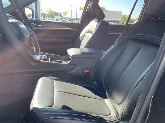 2025 Jeep Grand Cherokee Limited photo 9