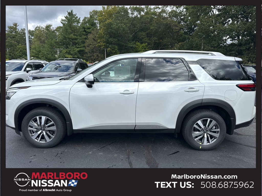 2025 Nissan Pathfinder SL photo 9
