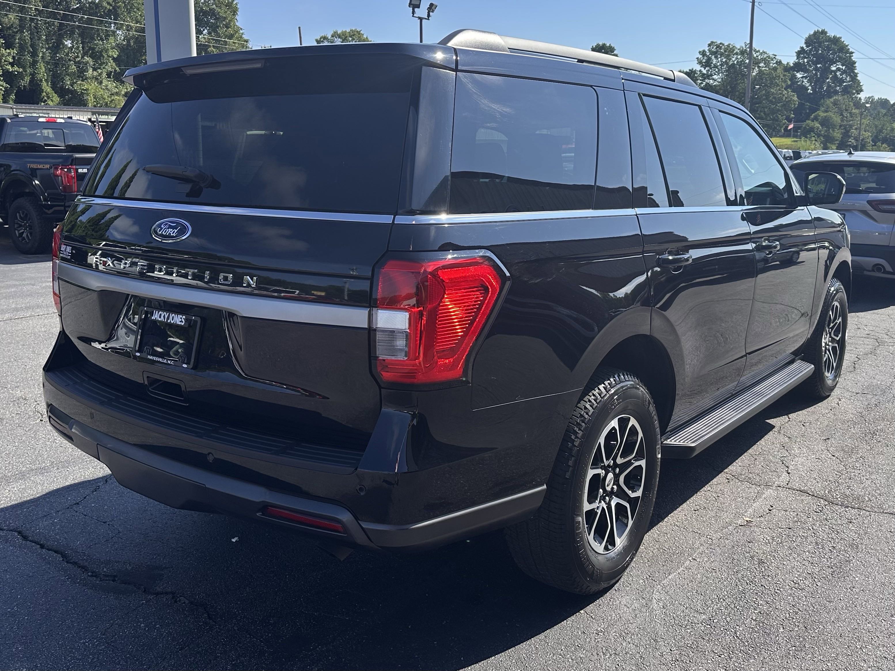 2023 Ford Expedition XL photo 3