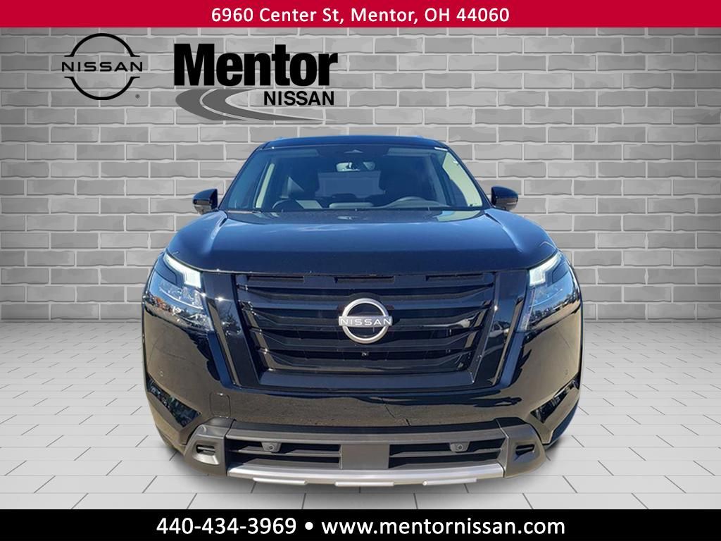 2025 Nissan Pathfinder SL photo 2