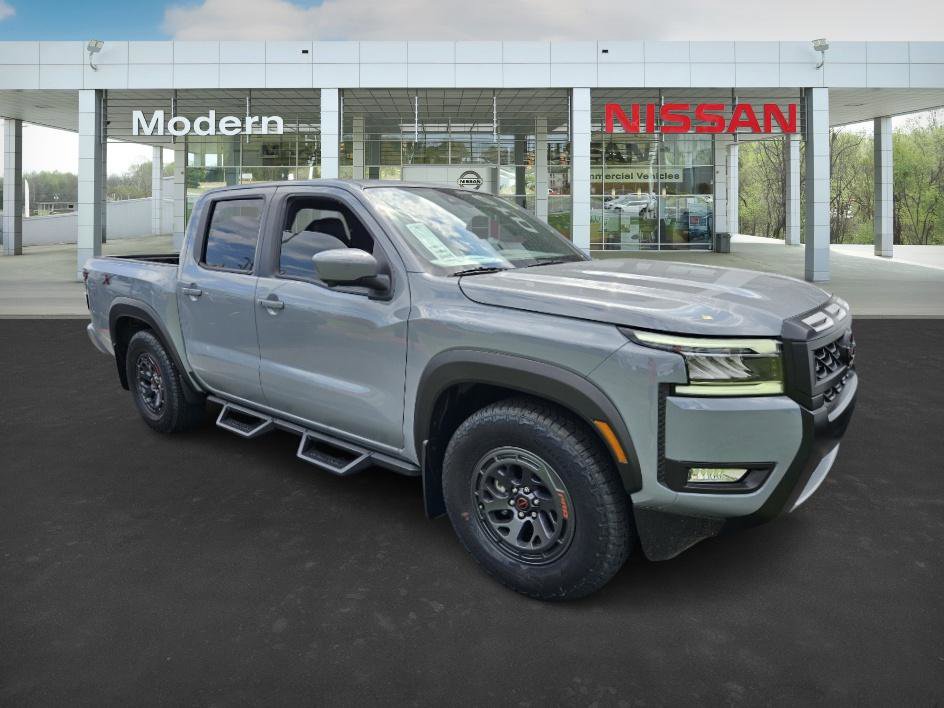 2025 Nissan Frontier Crew Cab PRO-X photo 3