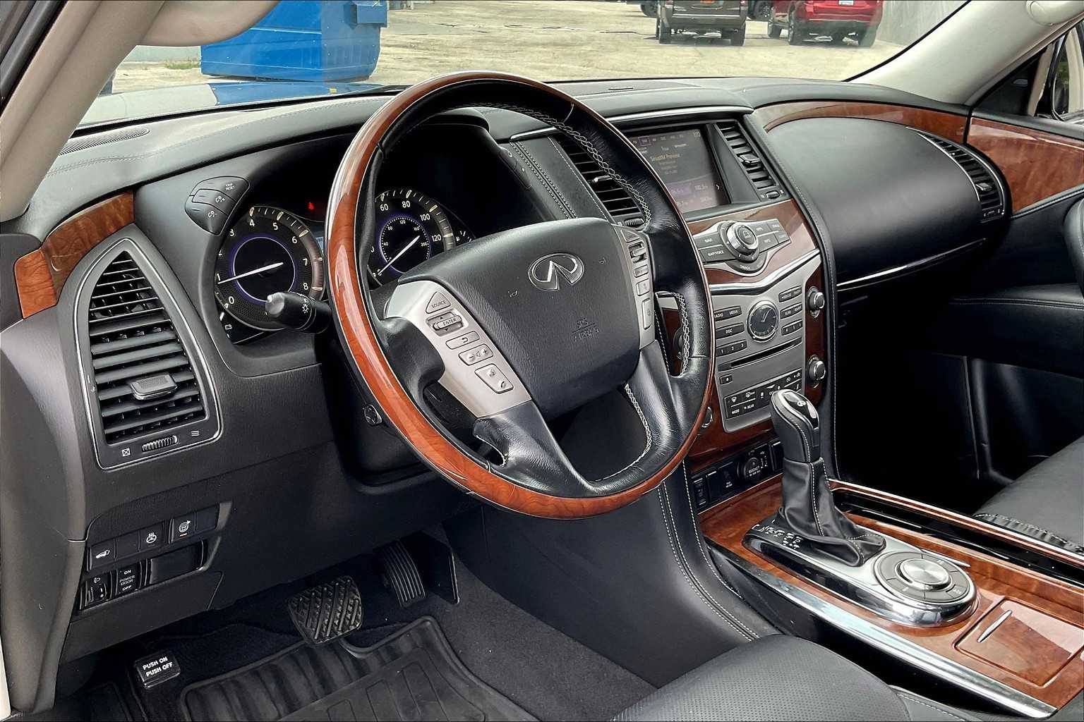 2019 Infiniti QX80 Luxe photo 17