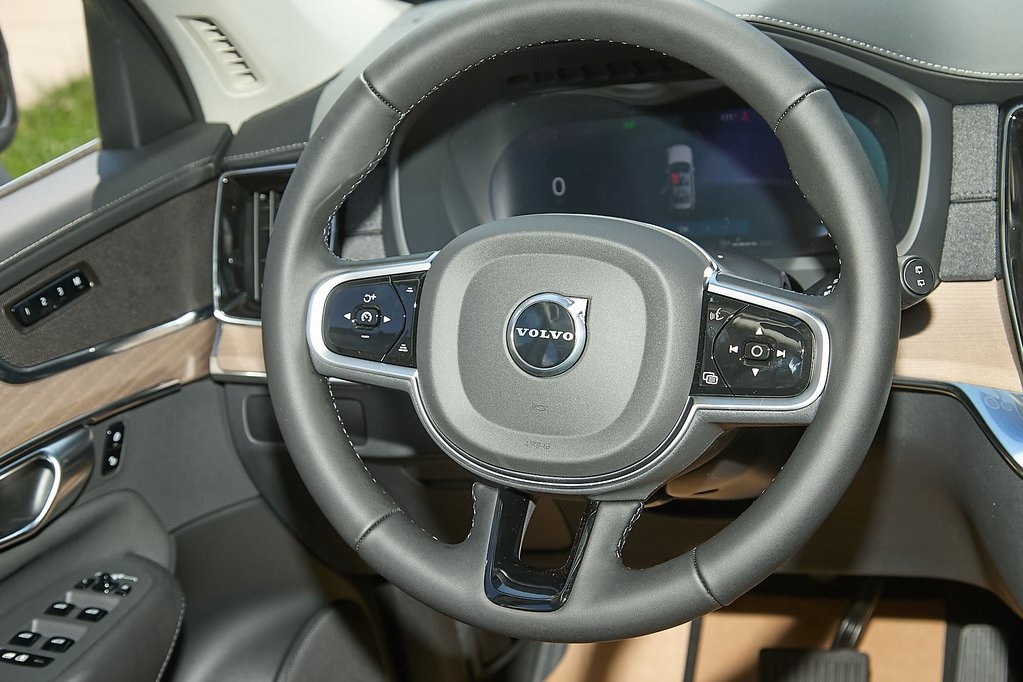 2025 VOLVO XC90 - Image 25