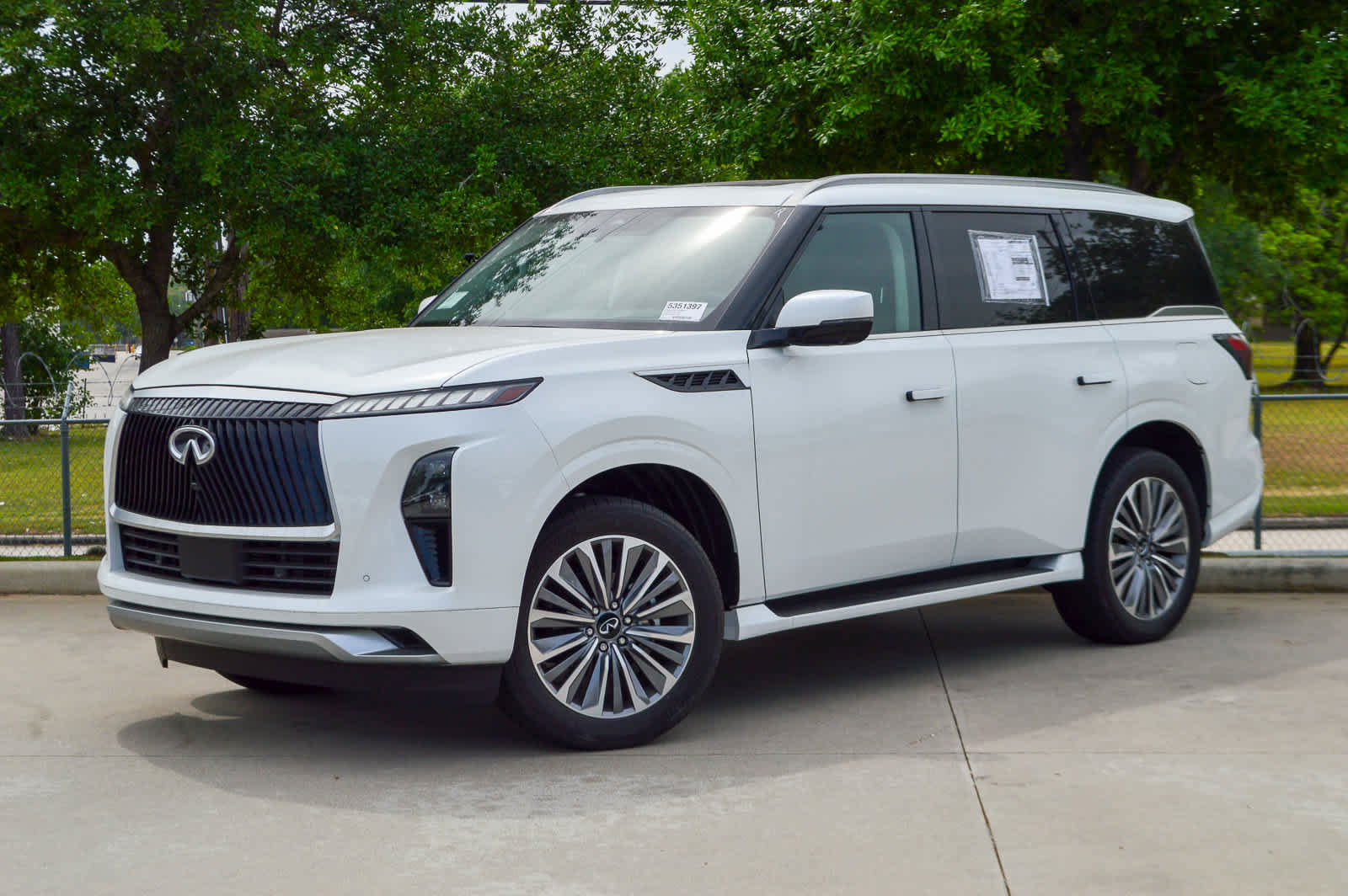 2025 INFINITI QX80 LUXE