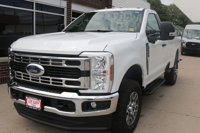 2025 Ford F-350 XLT photo 4