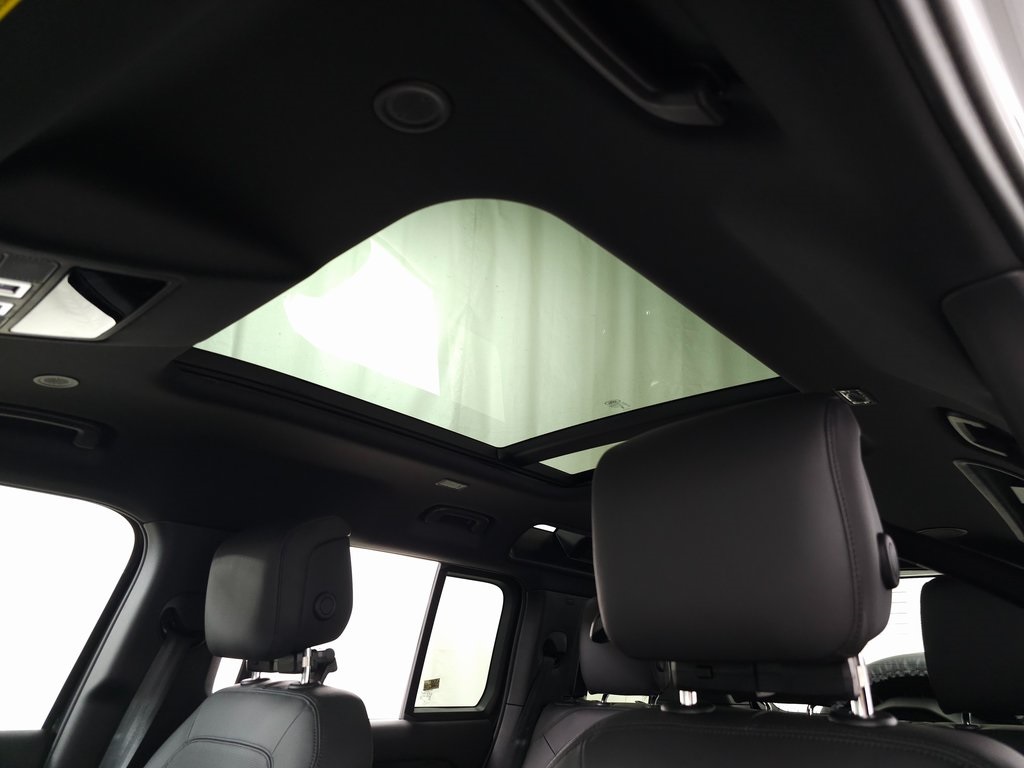 2025 Land Rover Defender 110 X-Dynamic SE photo 13