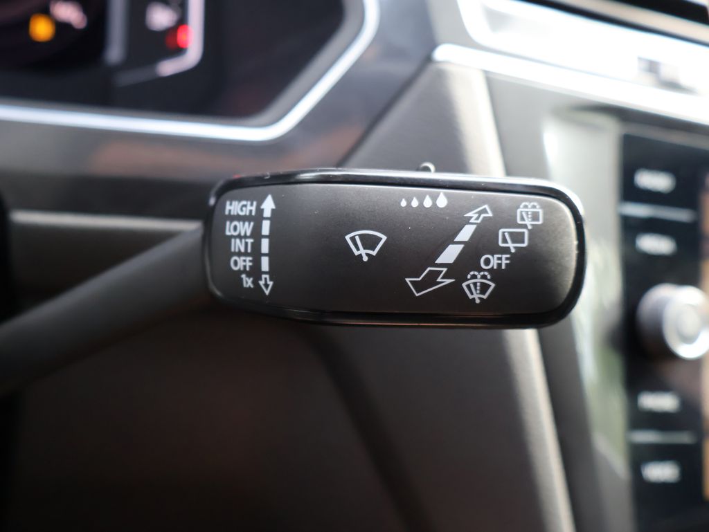 2022 Volkswagen Tiguan SEL Premium R-Line photo 39