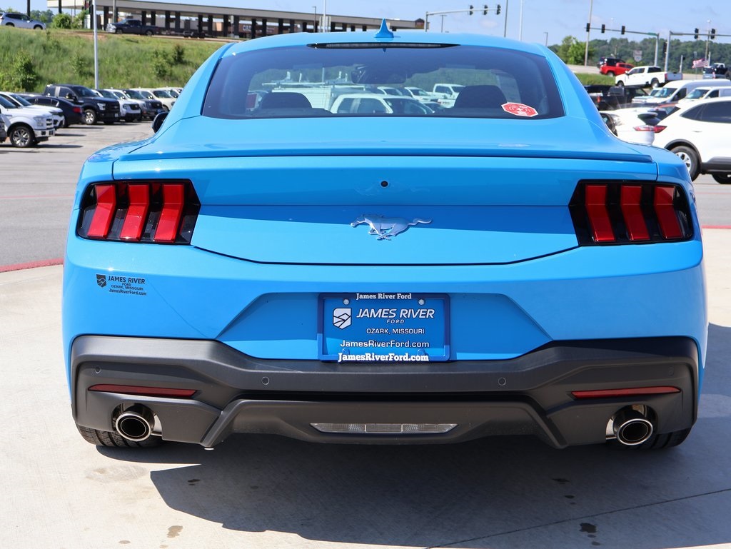 2025 Ford Mustang EcoBoost Premium photo 4