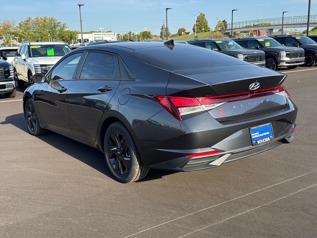 2021 Hyundai Elantra SEL Convenience photo 2