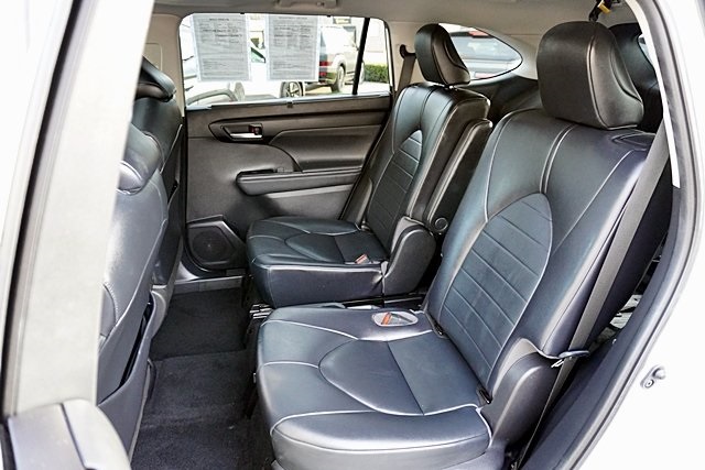 Used 2021 White Toyota XLE image 16