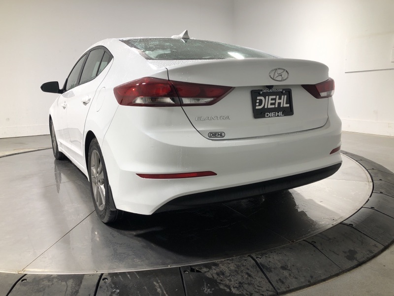 2018 Hyundai Elantra SEL photo 2