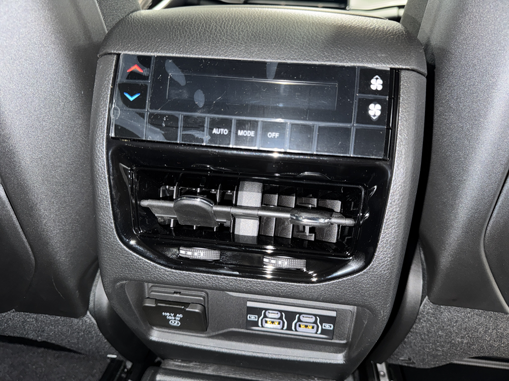2025 Jeep Grand Cherokee Altitude X photo 17