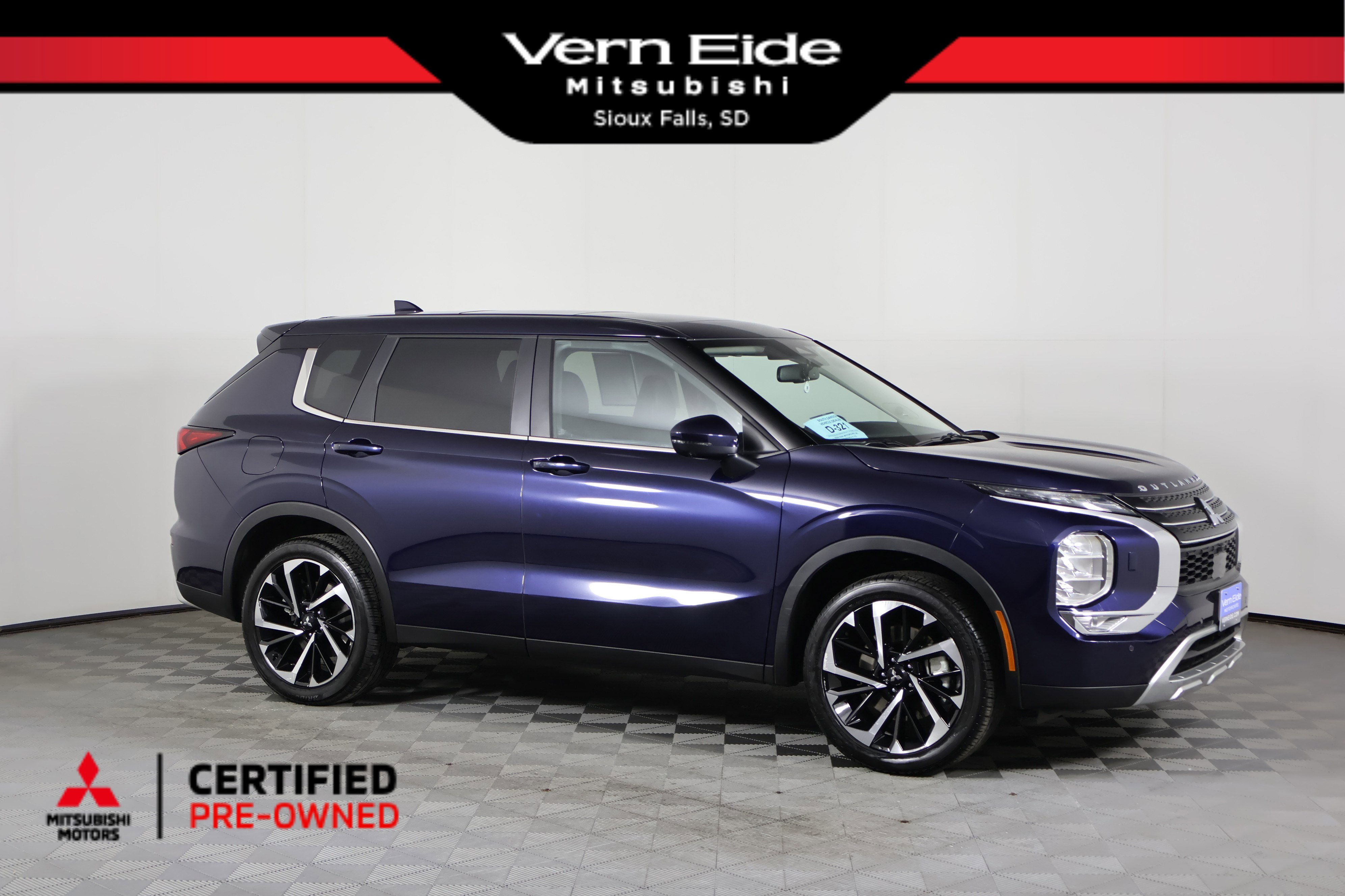 2024 Mitsubishi Outlander SE's photo