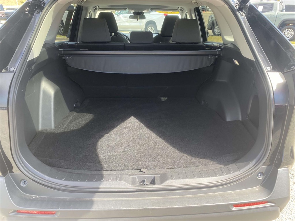 2022 Toyota RAV4 XLE photo 8