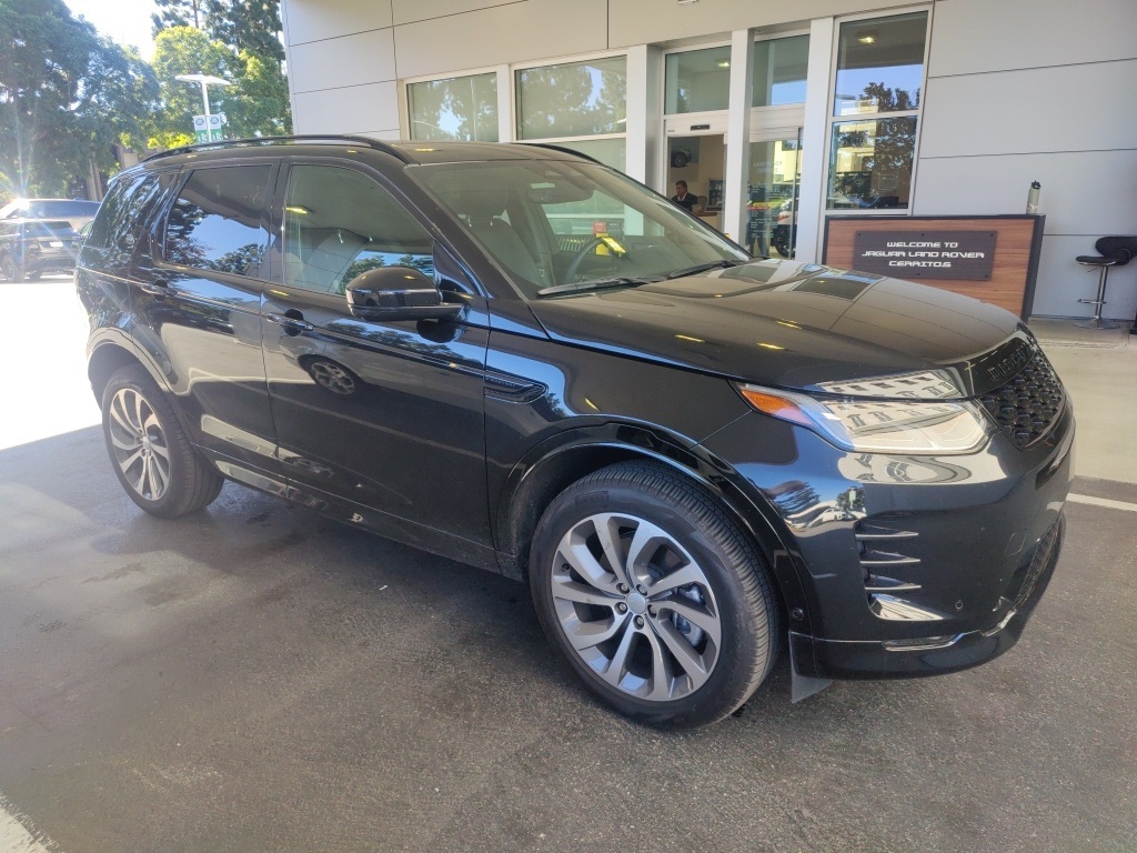 2024 Land Rover Discovery Sport SE photo 2