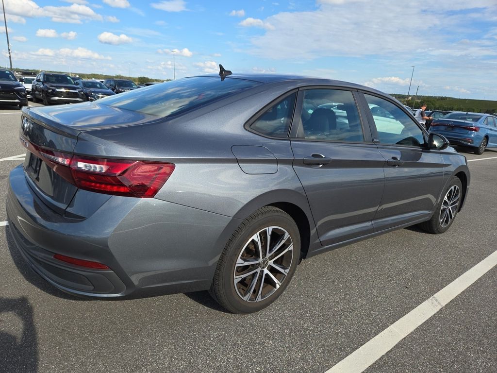 2025 Volkswagen Jetta 1.5T Sport photo 2