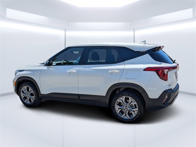 2024 Kia Seltos LX photo 2