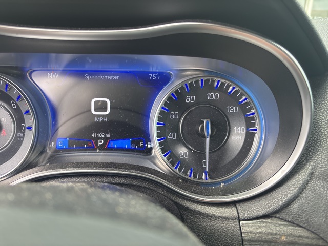 2022 Chrysler 300 Touring photo 4
