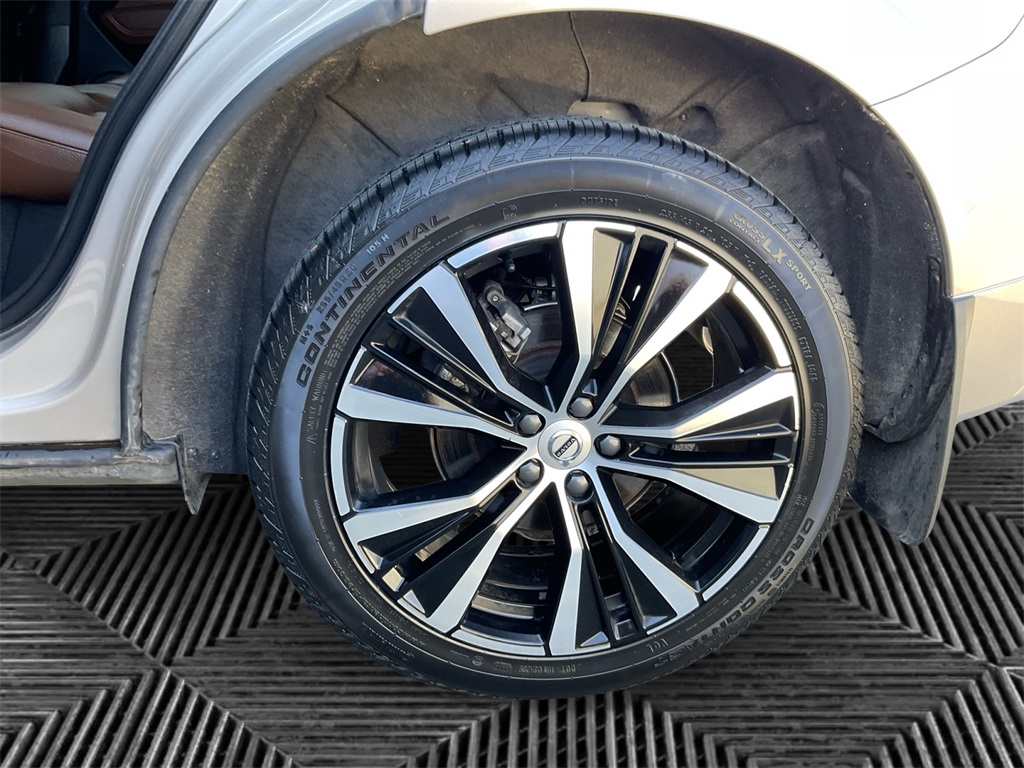 2024 Volvo XC60 B5 Plus photo 14