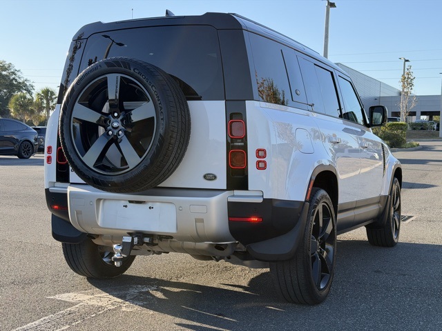 2023 Land Rover Defender 110 SE photo 4
