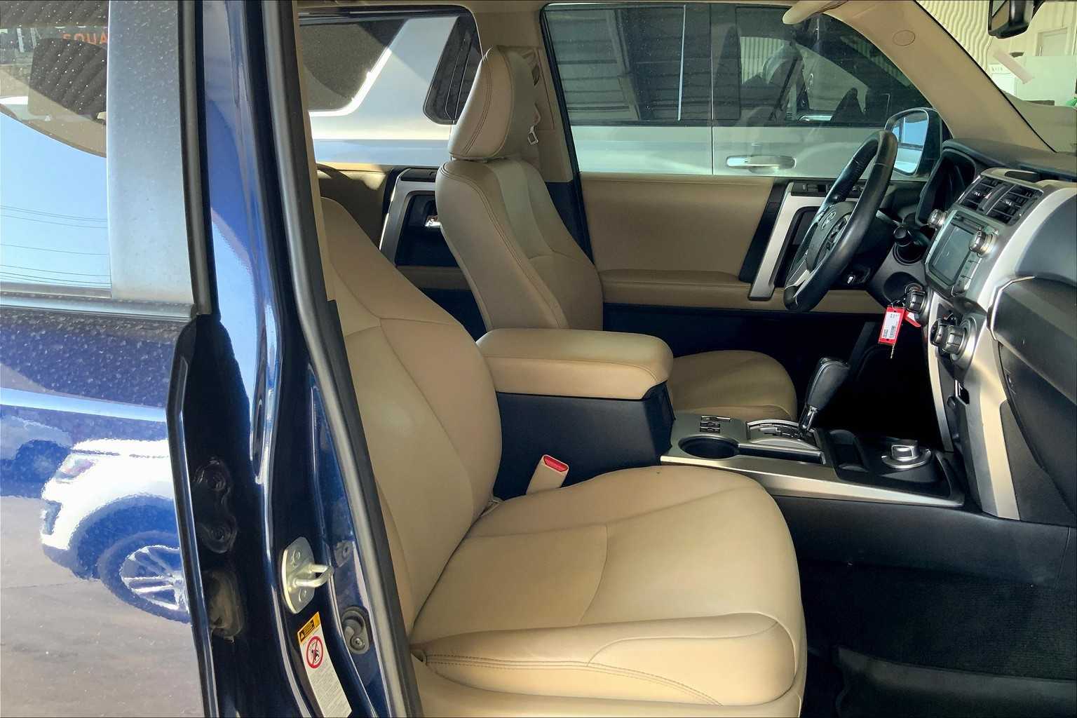 2018 Toyota 4Runner SR5 Premium photo 5