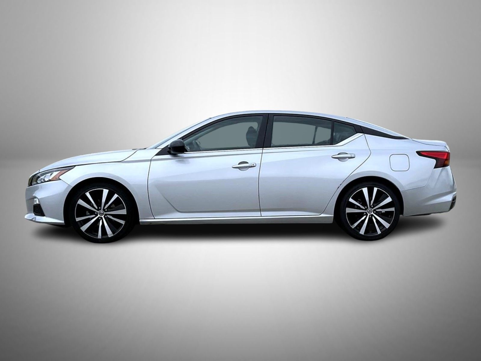 2022 Nissan Altima 2.5 SR photo 8