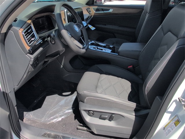 2026 Volkswagen Atlas SE Technology photo 2